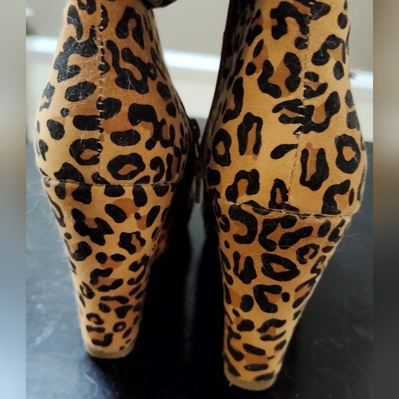 Ami Clubwear animal print tall wedge platform boots - Picture 4 of 7